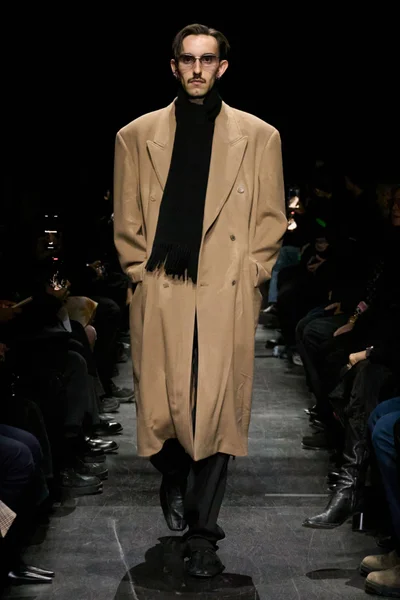 Look 17